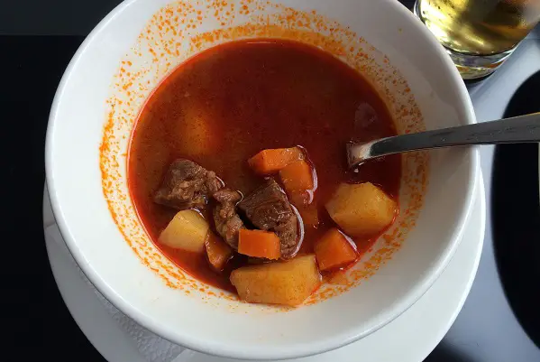 Experiência gastronômica em Budapeste: goulash