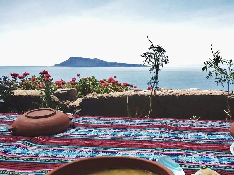 Restaurante no lago Titicaca