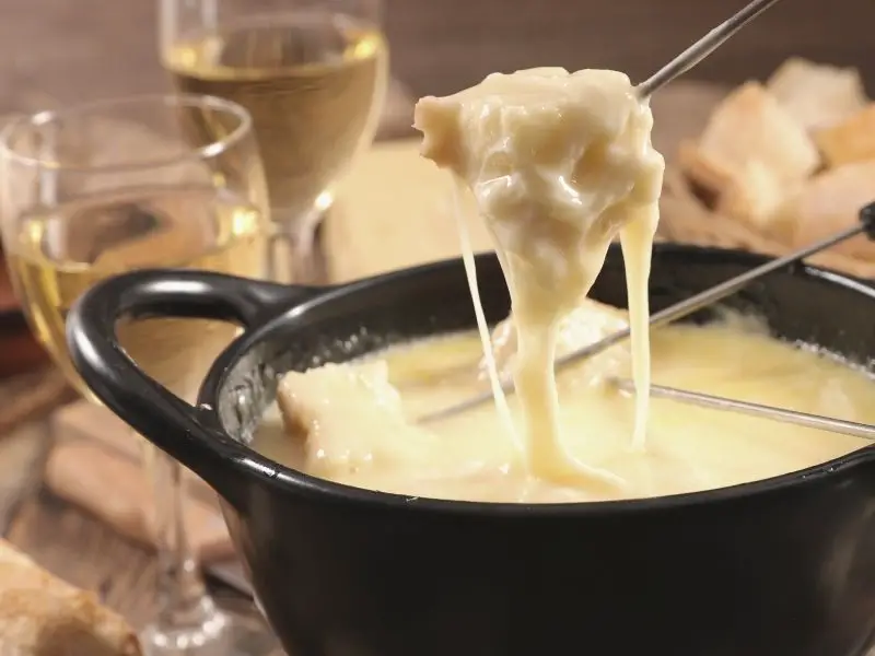 Como escolher aparelho de fondue -Panela de fondue de queijo 
