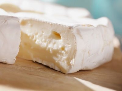 Fatia de queijo brie