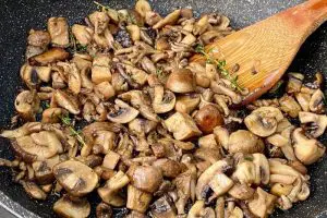 Cogumelos com shoyu tomilho e alho