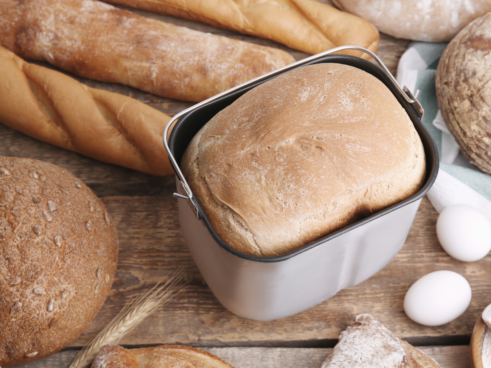 Máquina de fazer pão vale a pena. Pão feito na máquina de fazer pão