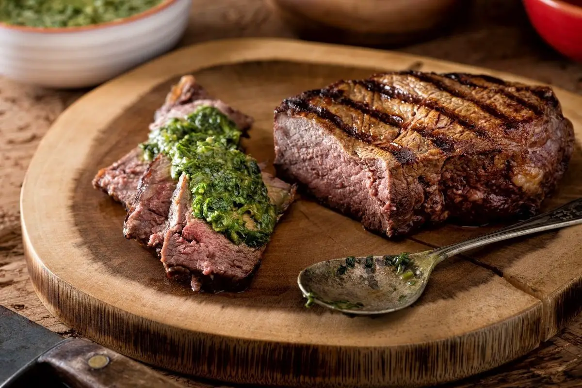 Carne com chimichurri