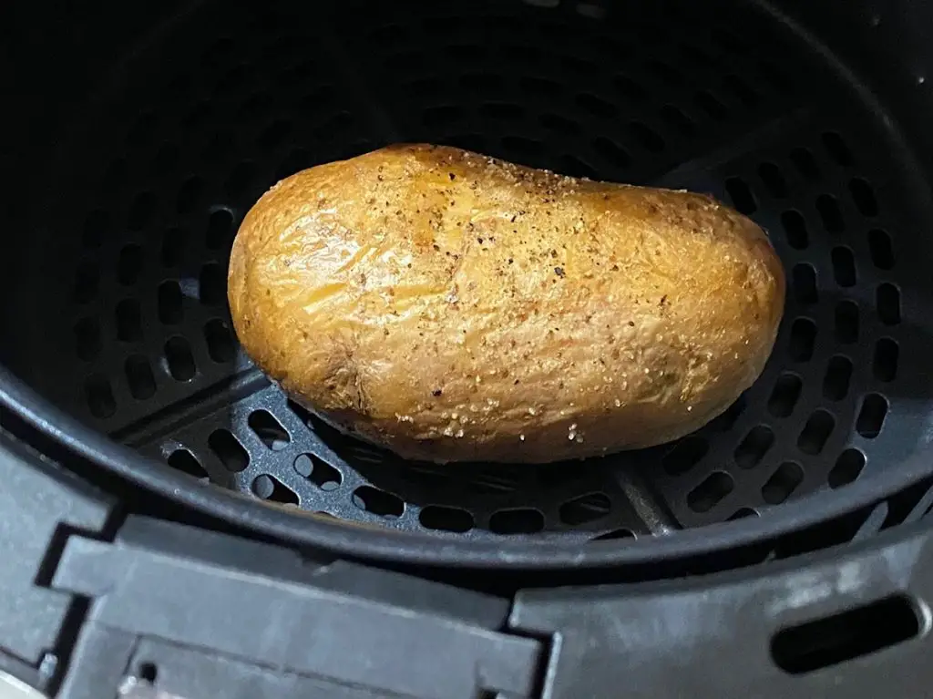 Batata assada recheada na airfryer
