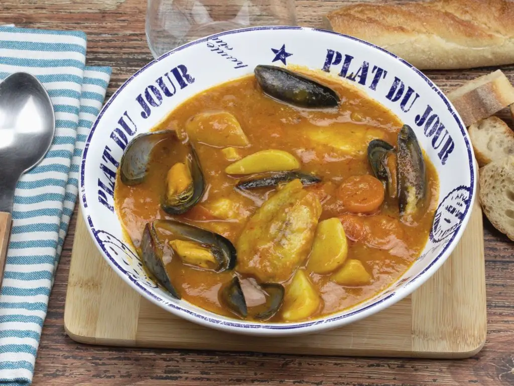 bouillabaisse - sopa tradicional de frutos do mar